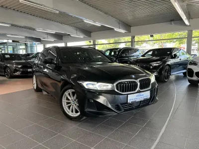 Gebraucht BMW 318 Sport Line 150 PS (110 kW) 2023 Saphirschwarz Kombi