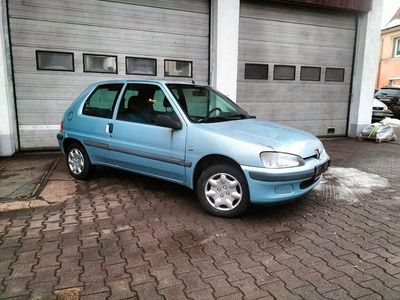 Grau Gebraucht 2001 Peugeot 106 Kleinwagen | 1.500 € (Etwas zu teuer)