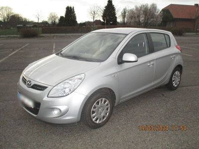 gebraucht Hyundai i20 1,2 L, FIFA Sondermodell, Rentnerfahrzeug