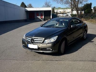 Gebraucht Mercedes E220 170 PS (125 kW) 2011 Braun Coupé