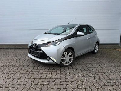 Usata Toyota Aygo X-play 69 CV (50 kW) 2016 Argento Utilitaria