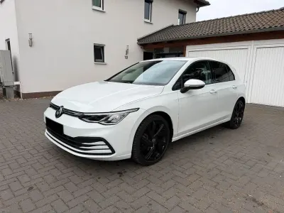 Używany VW Golf VII Pro 150 KM (110 kW) 2020 Biały Sedan/Limuzyna
