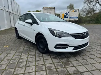 Gebraucht Opel Astra Edition 105 PS (77 kW) 2020 Weiß Limousine