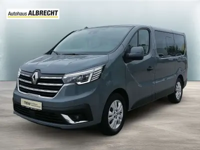 Gebraucht Renault Trafic Life 150 PS (110 kW) 2023 Städtisches grau Van / Kleinbus