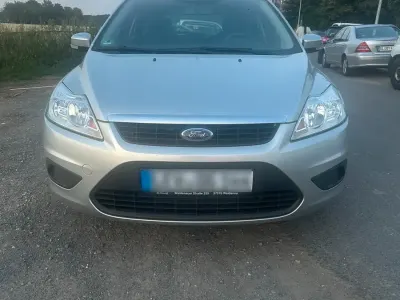 Gebraucht Ford Focus 101 PS (74 kW) 2009 Silber Limousine