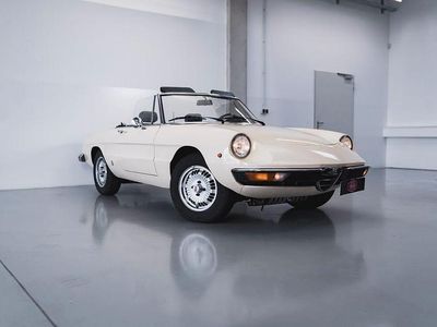 Gelb Gebraucht 1976 Alfa Romeo Spider Cabrio | 25.500 €