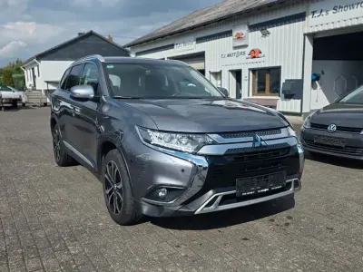 Gebraucht Mitsubishi Outlander Diamant Edition 150 PS (110 kW) 2018 Grau SUV