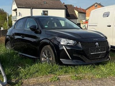 Second-hand Peugeot e-208 Allure 100 kW (136 CP) 2021 Negru Hatchback
