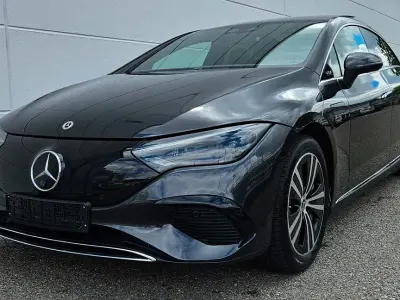 Używany Mercedes EQE300 180 kW (245 KM) 2022 Szary Sedan/Limuzyna
