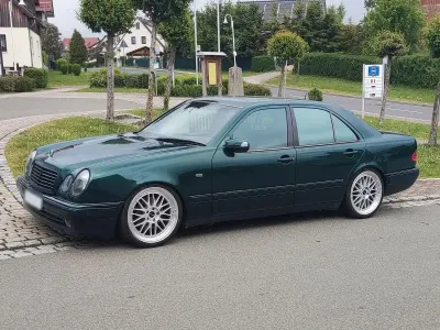 Używany Mercedes E420 Avantgarde 279 KM (205 kW) 1997 Zielony Sedan/Limuzyna