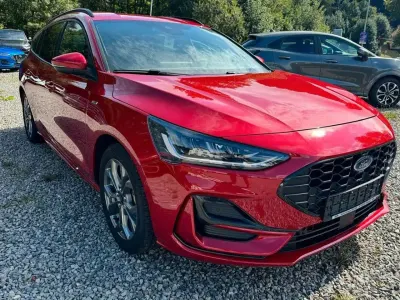 Gebraucht Ford Focus ST-Line X 155 PS (114 kW) 2023 Rot Limousine