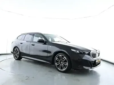Gebraucht BMW 520 M Sport 208 PS (152 kW) 2025 Schwarz Kombi