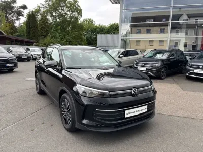 Gebraucht VW Tiguan Life 150 PS (110 kW) 2025 Schwarz SUV