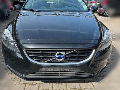 Second-hand Volvo V40 You! 120 CP (88 kW) 2015 Negru Berlinǎ