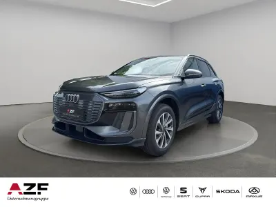 Neu Audi Q6 e-tron Performance 225 kW (306 PS) 2026 Daytonagrau perleffekt SUV