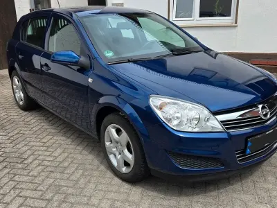 Gebraucht Opel Astra 105 PS (77 kW) 2007 Blau Limousine