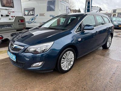 Gebraucht Opel Astra 140 PS (102 kW) 2011 Blau Kombi
