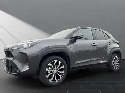Neu Toyota Yaris Cross 131 PS (96 kW) 2025 Grün SUV