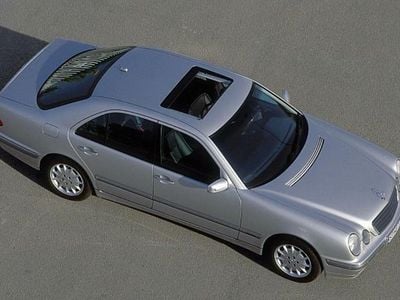 Brugt Mercedes E290 Elegance 125 HK (91 kW) 1995 Andere farben Sedan
