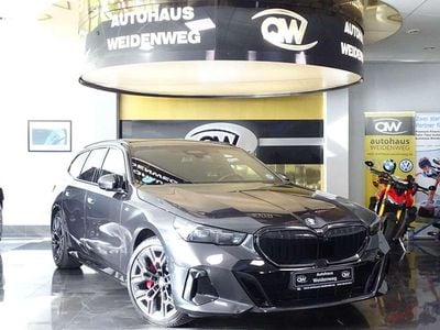 Gebraucht BMW 520 M Sport 197 PS (144 kW) 2025 Sophistograu brillanteffekt me Kombi