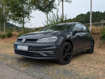 Gebraucht VW Golf VII Comfortline 150 PS (110 kW) 2018 Grau Limousine