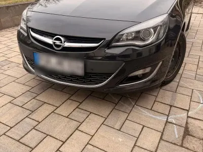 Używany Opel Astra Exklusiv 165 KM (121 kW) 2014 Czarny Kombi