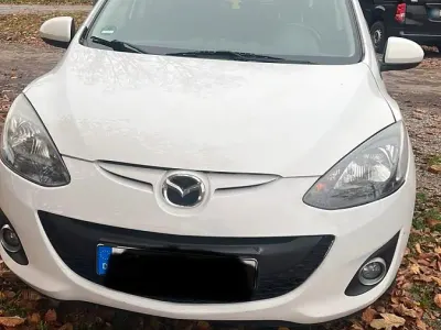 Gebraucht Mazda 2 102 PS (75 kW) 2011 Weiß Kleinwagen
