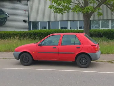 Usata Ford Fiesta 75 CV (55 kW) 1996 Rosso Utilitaria
