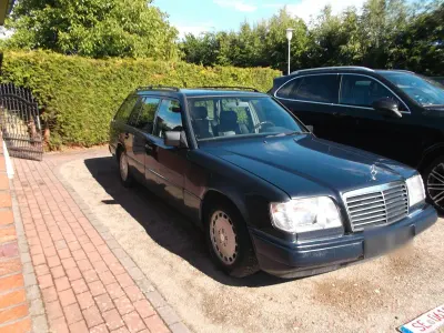 Gebraucht Mercedes E200 136 PS (100 kW) 1996 Blau Kombi