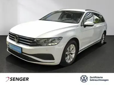 Gebraucht VW Passat Basis 150 PS (110 kW) 2023 Weiß Kombi