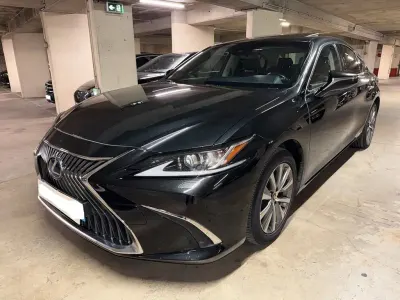 Gebraucht Lexus ES300H Business Edition 218 PS (160 kW) 2021 Schwarz Limousine