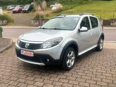 Używany Dacia Sandero Stepway 84 KM (61 kW) 2012 Srebrny Sedan/Limuzyna