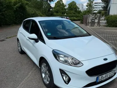 Używany Ford Fiesta 100 KM (73 kW) 2019 Biały Hatchback