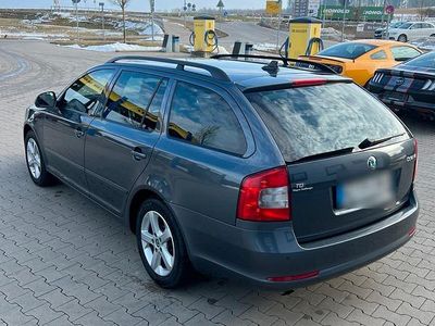Grau Gebraucht 2012 Skoda Octavia Kombi | 5.000 € (Superpreis)