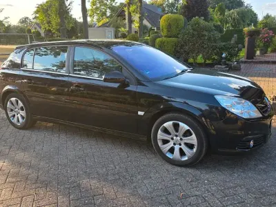 Gebraucht Opel Signum 140 PS (102 kW) 2008 Schwarz Kleinwagen
