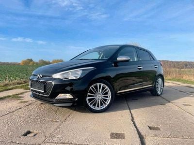 Gebraucht Hyundai i20 Classic 75 PS (55 kW) 2016 Schwarz Kleinwagen