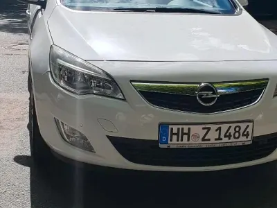 Gebraucht Opel Astra 140 PS (102 kW) 2011 Weiß Kombi