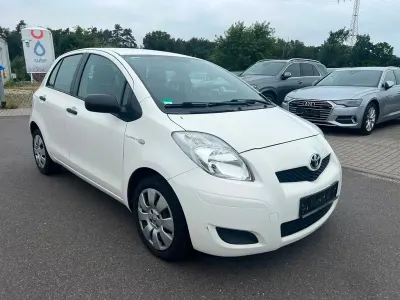 Gebraucht Toyota Yaris Cool 69 PS (50 kW) 2011 Weiß Kleinwagen