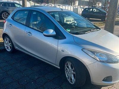 Grau Gebraucht 2009 Mazda 2 Inclusive Limousine | 4.199 € (Fairer Preis)