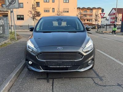 Grau Gebraucht 2017 Ford S-MAX Titanium Van / Kleinbus | 11.990 € (Guter Preis)