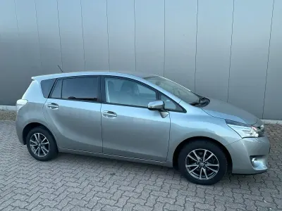 Gebraucht Toyota Verso Life 134 PS (98 kW) 2013 Silber Van / Kleinbus