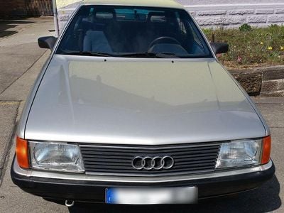Grau Gebraucht 1984 Audi 100 Limousine | 3.400 €