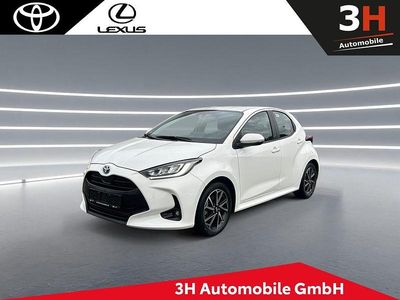 Gebraucht Toyota Yaris Hybrid Basis 116 PS (85 kW) 2023 Schneeweiß Limousine