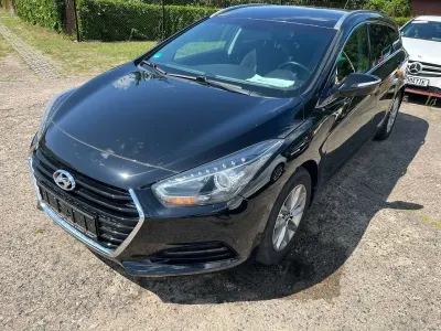 Gebraucht Hyundai i40 Trend 165 PS (121 kW) 2016 Phantom black / mic Kombi