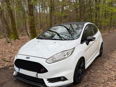 Gebraucht Ford Fiesta ST 182 PS (133 kW) 2014 Weiß Kleinwagen