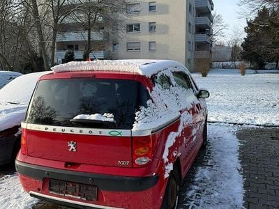 Rot Gebraucht 2005 Peugeot 1007 Van / Kleinbus | 2.000 €