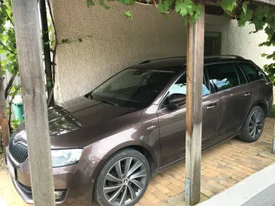Gebraucht Skoda Octavia LAURIN & KLEMENT 150 PS (110 kW) 2016 Braun Kombi
