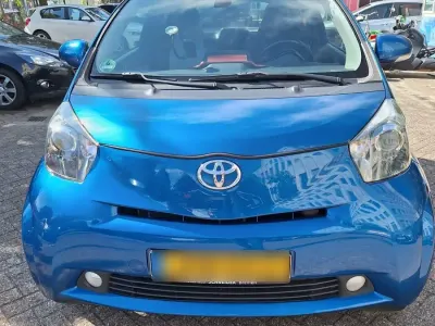 Gebraucht Toyota iQ 98 PS (72 kW) 2011 Blau Kleinwagen