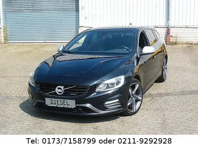 Gebraucht Volvo V60 R-Design Momentum 136 PS (100 kW) 2014 Schwarz Kombi