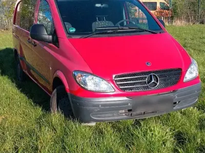 Gebraucht Mercedes Vito 115 PS (84 kW) 2008 Rot Van